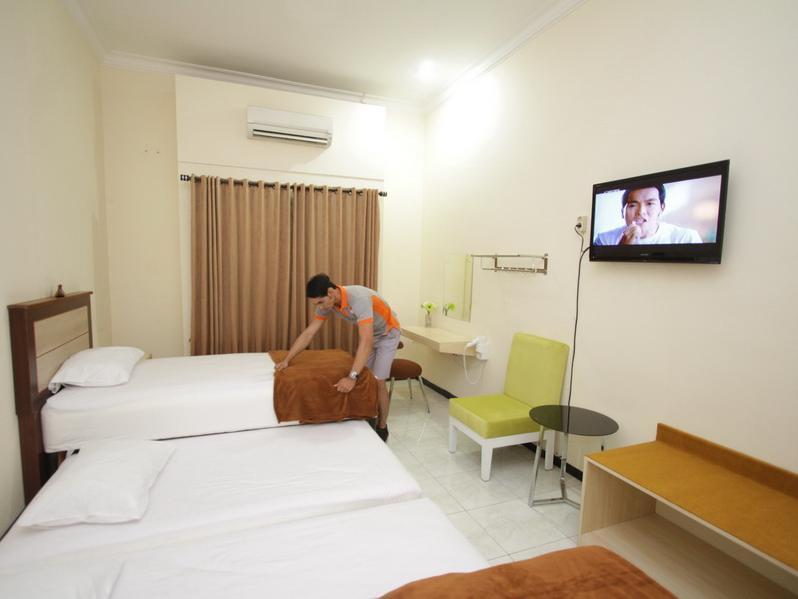 Cabin Hotel Sutomo Yogyakarta Exterior foto