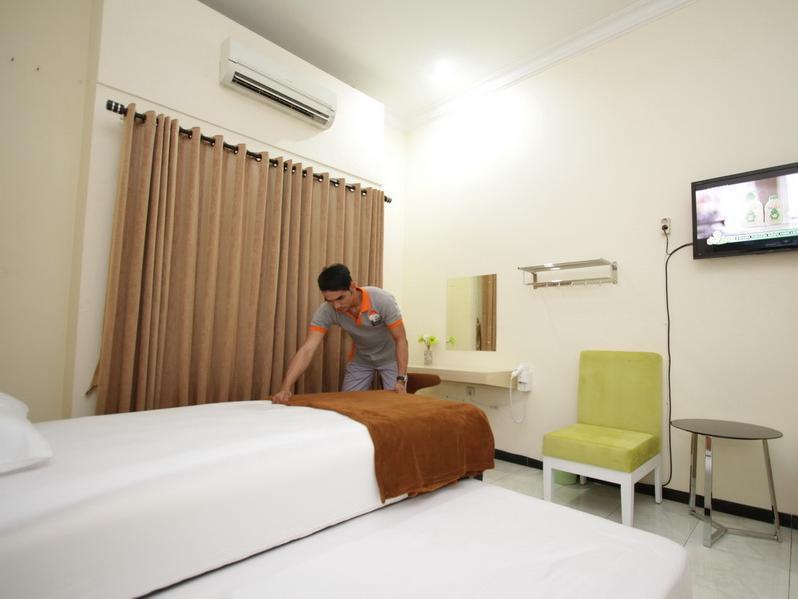 Cabin Hotel Sutomo Yogyakarta Exterior foto